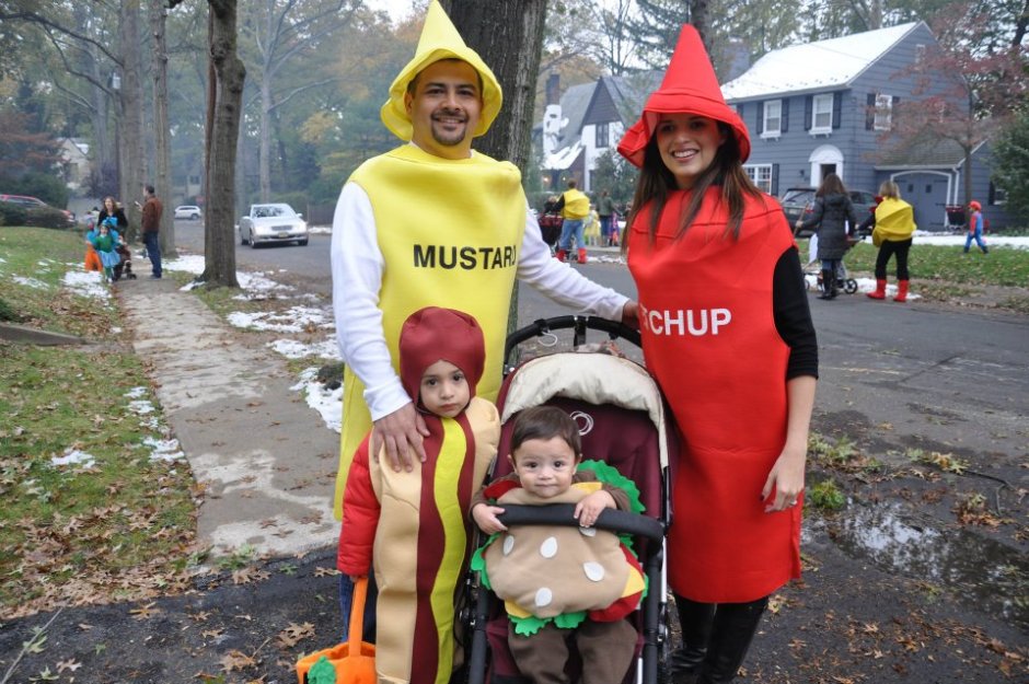 http://myfriendbettysays.com/family-halloween-costumes/