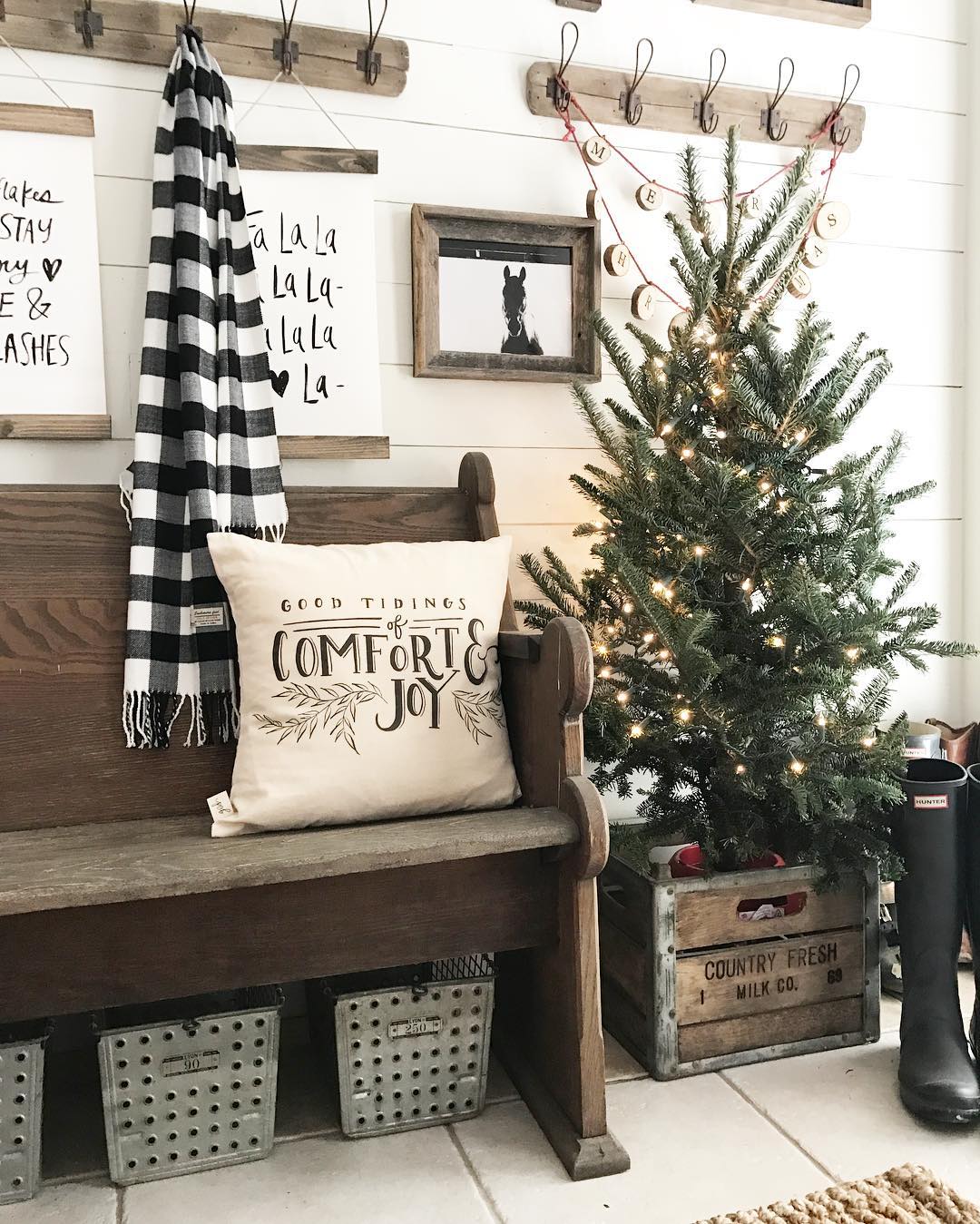 Beautiful Farmhouse Christmas Ideas Easy Holiday Ideas