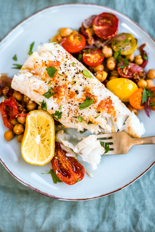 https://www.supergoldenbakes.com/2016/09/one-pan-cod-with-chorizo-and-chickpeas.html