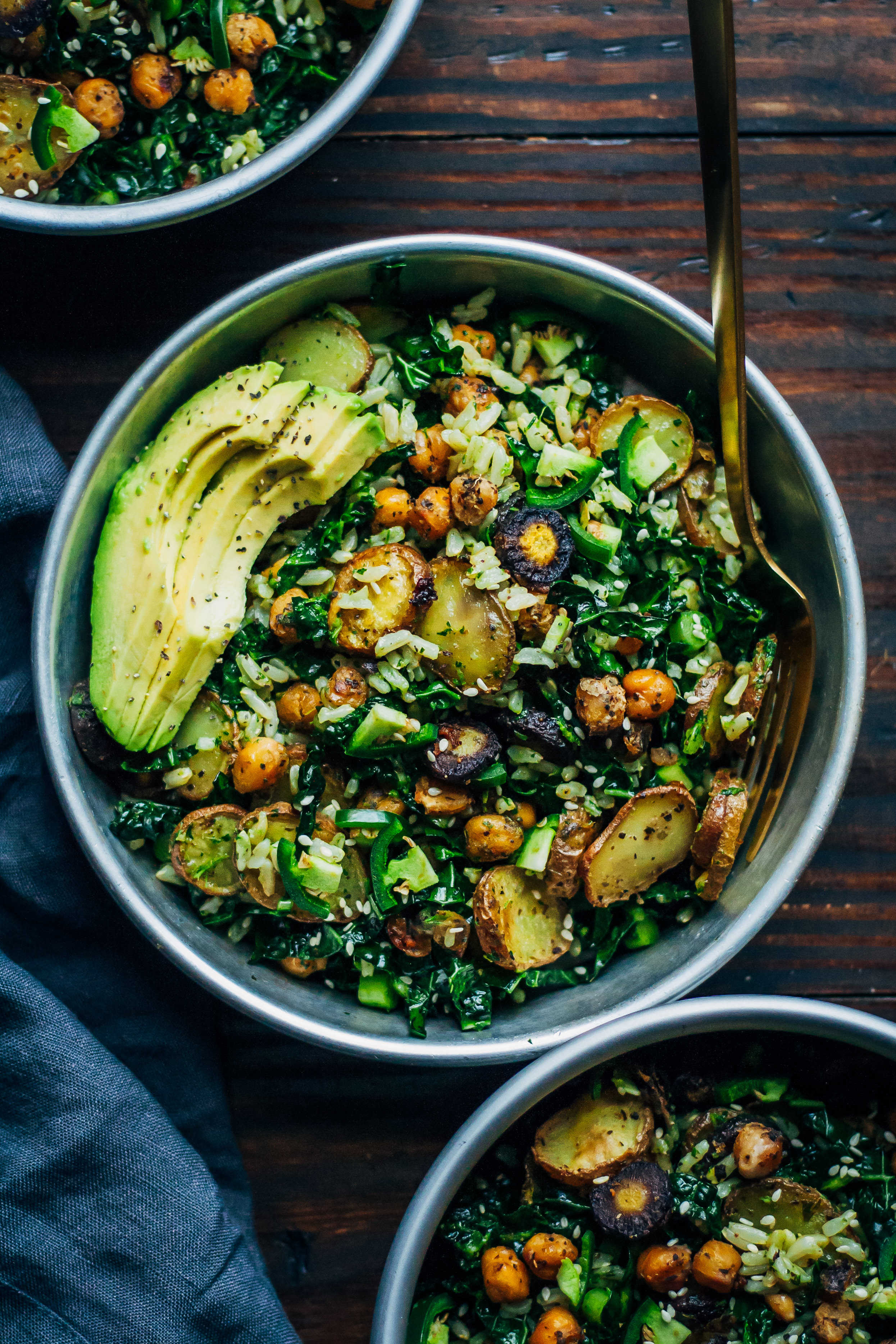 https://wellandfull.com/2017/01/kale-detox-salad-w-pesto/