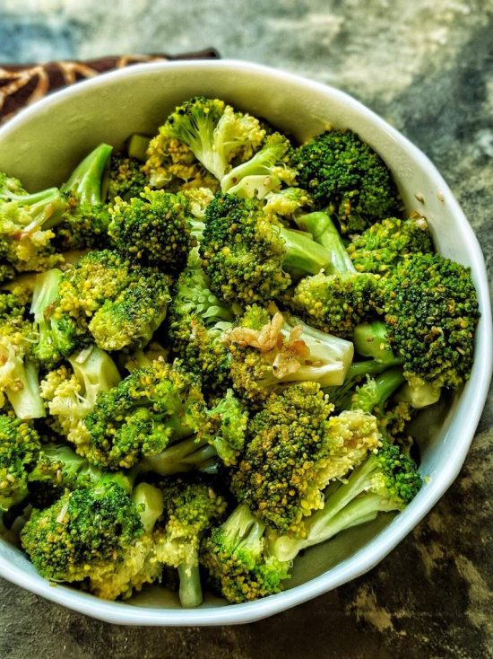 Easy microwave steamed broccoli is a recipe that is ready in less than 7 minutes. Having peeled garlic in your refrigerator makes this even quicker. 