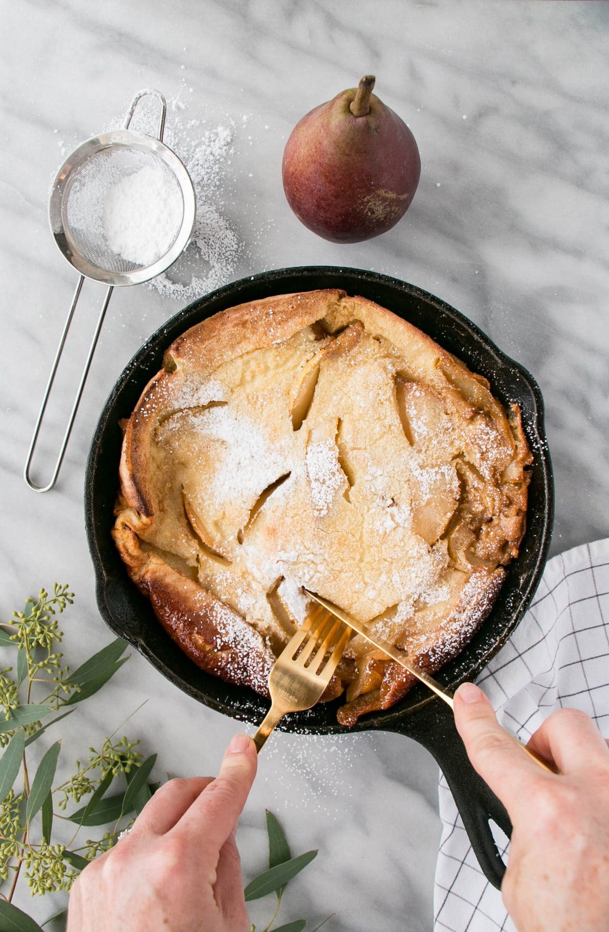 Vanilla Bourbon Pear Baby Dutch Pancake is a dreamy brunch dish. Light and fluffy pancake with layers of vanilla and pear flavouring.