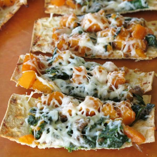 https://www.dinner-mom.com/pizza-with-butternut-squash-caramelized-onions/