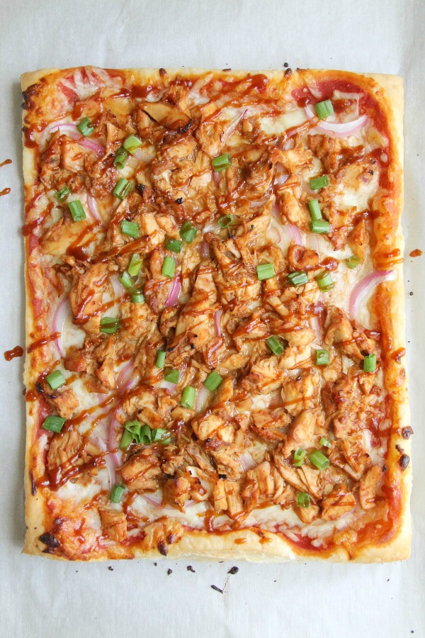 Puff Pastry BBQ Chicken Pizza will make parents and kids happy! It’s an easy weeknight dinner that everyone will go crazy for!